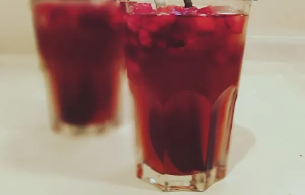 Homemade icetea peach & red fruit