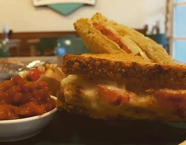 Tosti met tomatenchutney