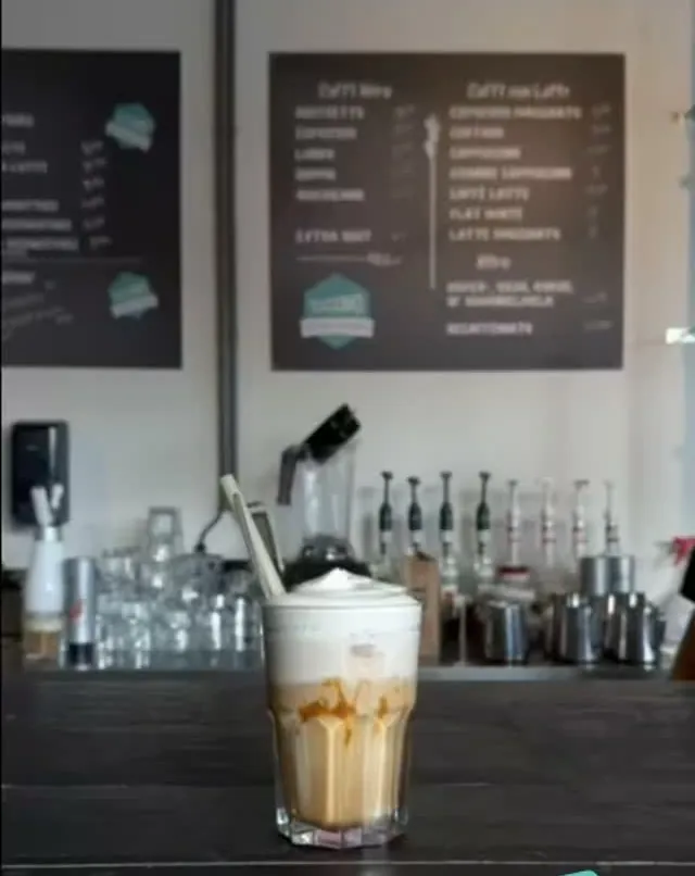 Iced latte op de bar