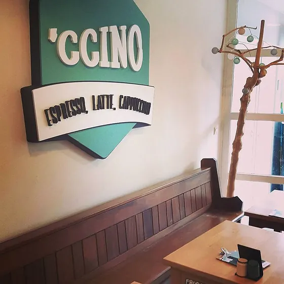 Het 'Ccino-bord en de kerkbank