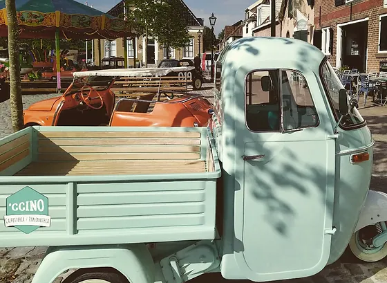 De mintgroene 'Ccino-driewieler op het Turfpleintje